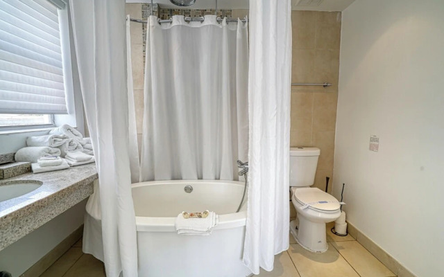Private Apartment at the Congress
