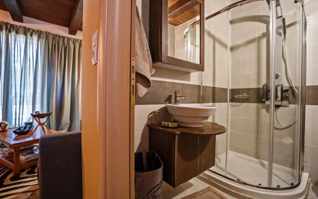 Dreamcatcher Villa Outdoor Indoor Pool hot tub