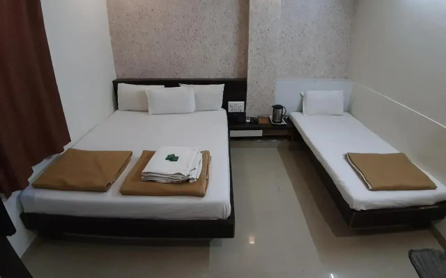Shri Akshar Hotel