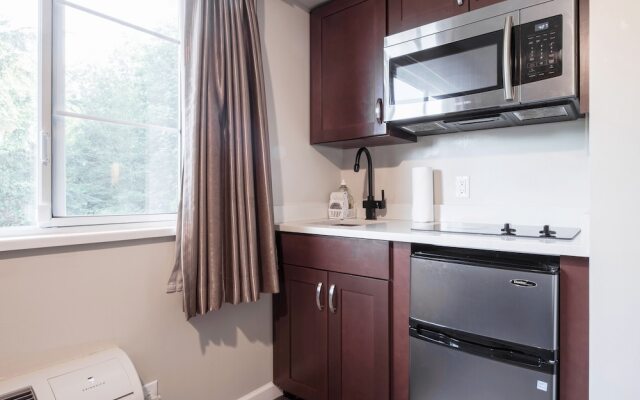 Gibsons Garden Hotel