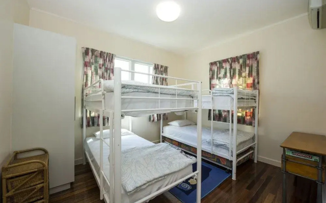 Picnic Bay Apartments Unit 4