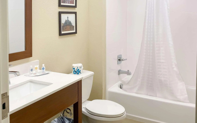 Comfort Suites