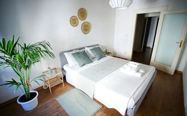 Historical 1400 Ft2 Apartment At Temple Of Apollo