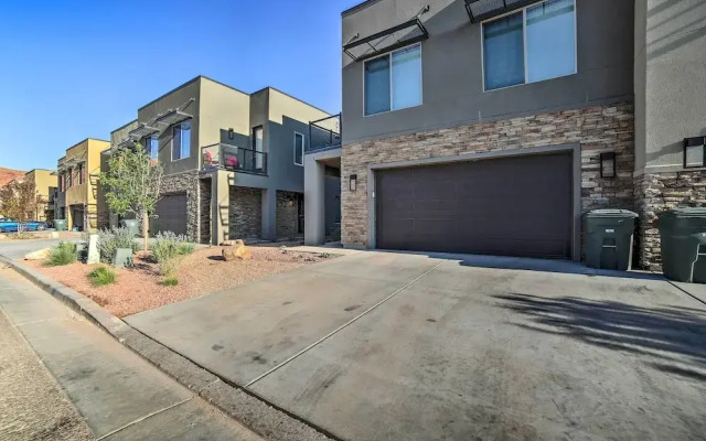 Luxury Moab Vacation Rental w/ Pool Access!