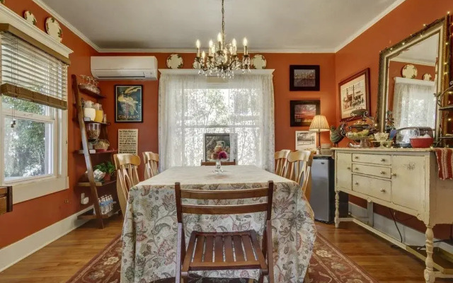 Hillcrest House Bed & Breakfast