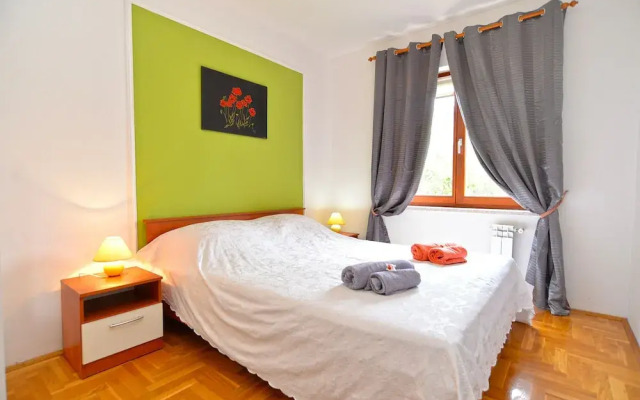 Apartment 739