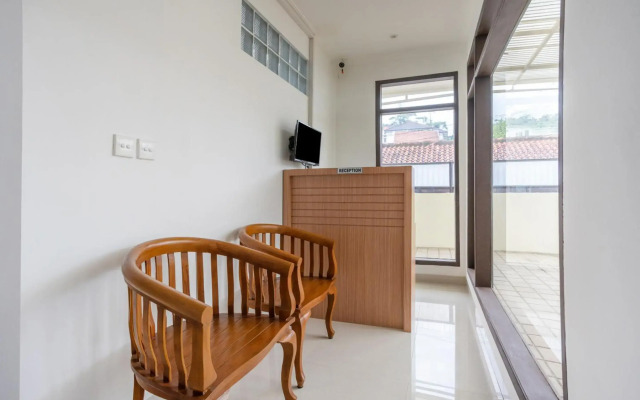 Super OYO 3209 Hegarbudhi Residence