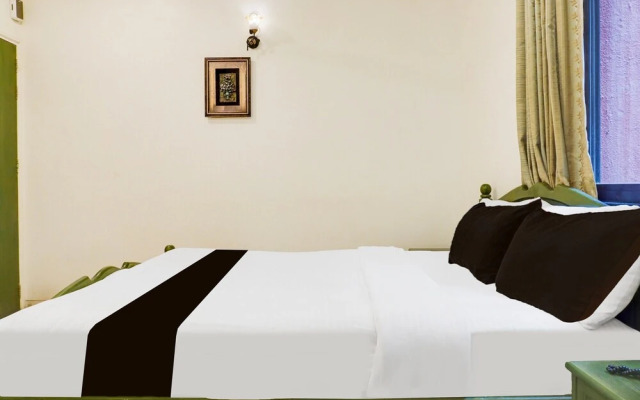 Premium Stays Near Fergusson College