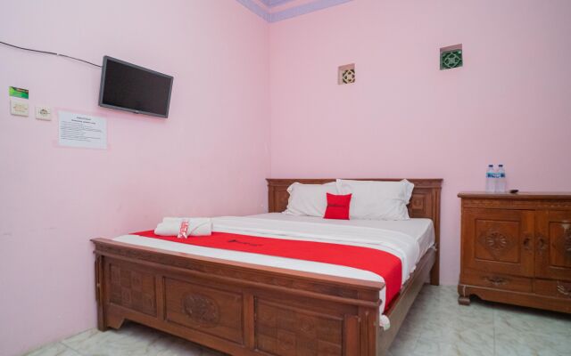 RedDoorz Syariah near Predator Fun Park Batu 2