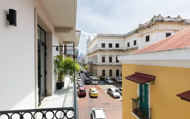 The Familia by Acomodo Casco Viejo
