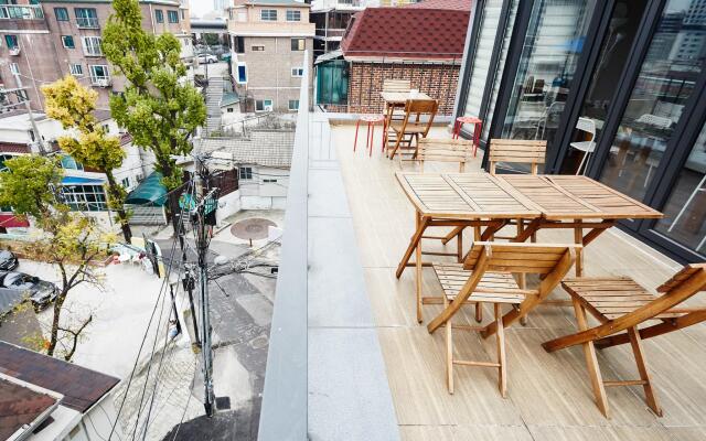 Myeongdong Artmonstay Guesthouse