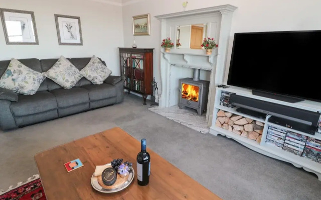 Whinstones at 4 The Villas