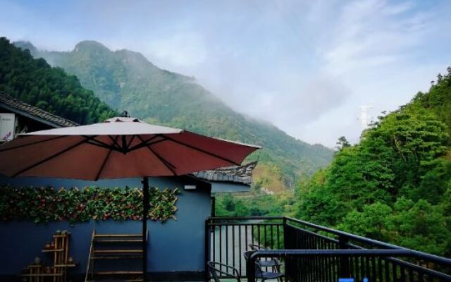 Longji Longbao Zhuangjia Hotel