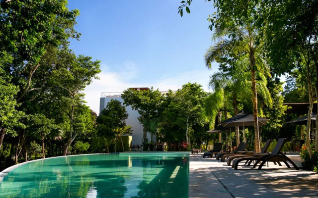 HIRA PH4 w Rooftop Terrace by Gate48