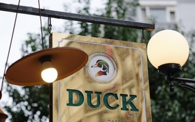 Duck Otel Moda