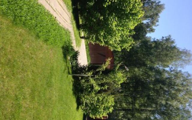 Guest House Dom S Bilyardom