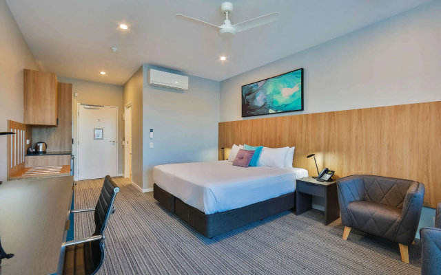 Best Western Plus North Lakes Hotel