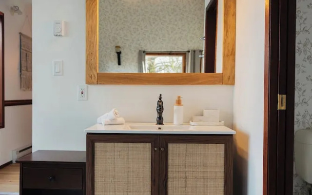 Secluded Oceanfront - Upstairs