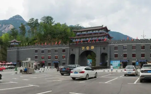 Junyi Nanshan Hotel, Luotian