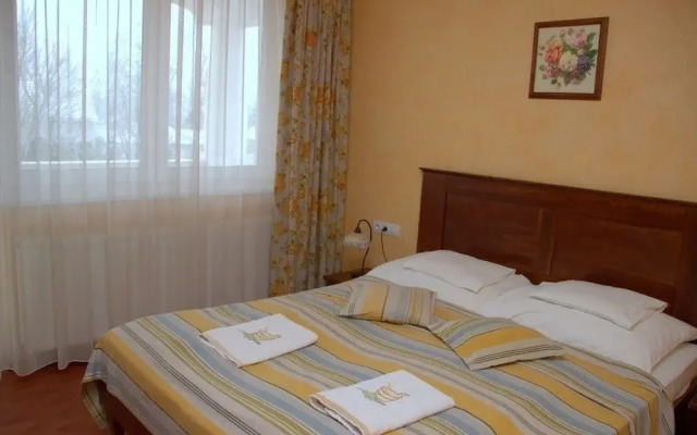 Triász Aparthotel