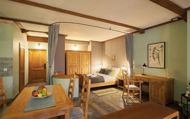 Vincent Old Town Apartments
