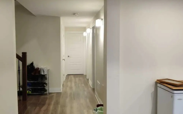 Brand New Walk Out Bsmt Apt Near Beach