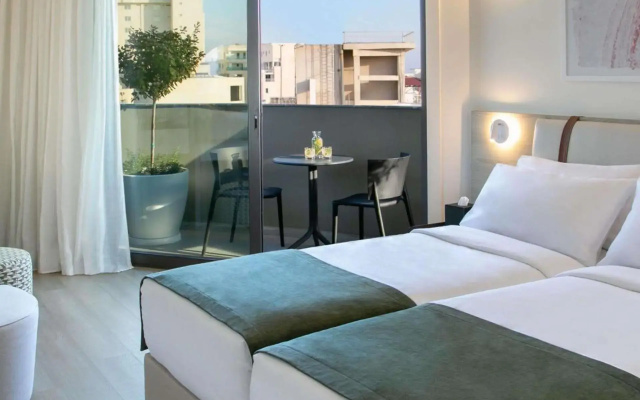Mercure Larnaca Finikoudes Beach