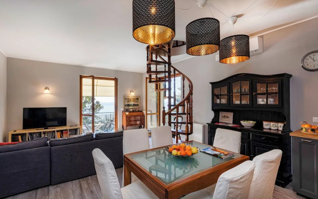 Seaview Apartment with Garden in Recco