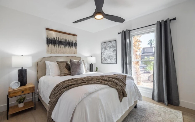 Scottsdale Dreyfus 5 Bedroom Home by RedAwning