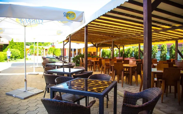 Complex Sunrise by HMG - All Inclusive