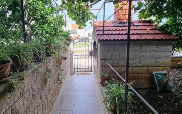 Apartments and rooms with parking space Supetar, Brac - 5658