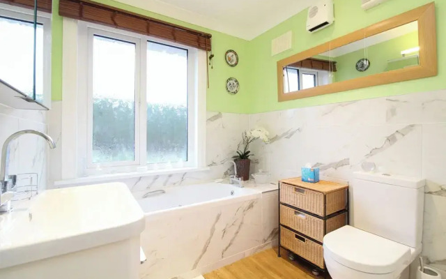 Regents park master room