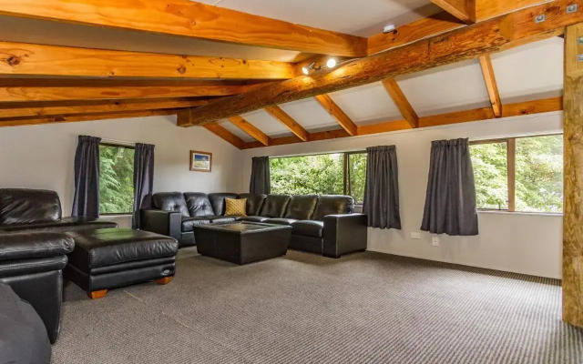 98 on Clyde Spa Retreat - Ohakune Holiday Home