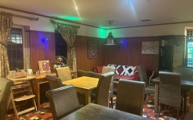 Ooters at The Mariner