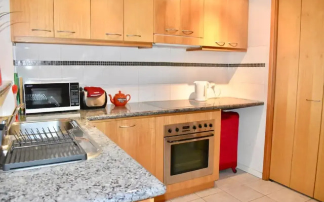 Convenient City Apartment with Pool Gym and Tennis Court