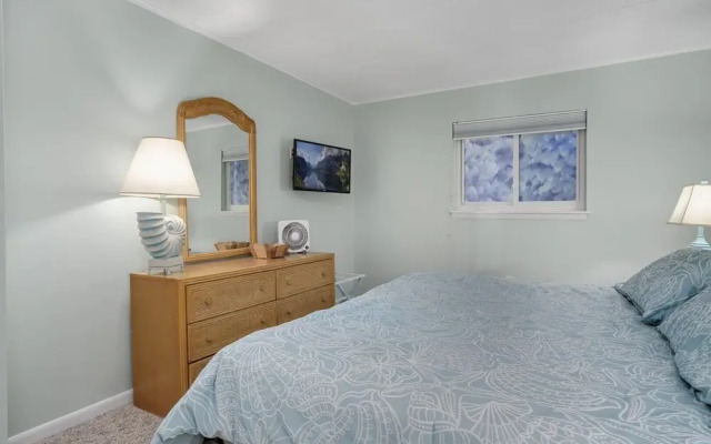 Thunder Island 139d 2 Bedroom Condo by RedAwning