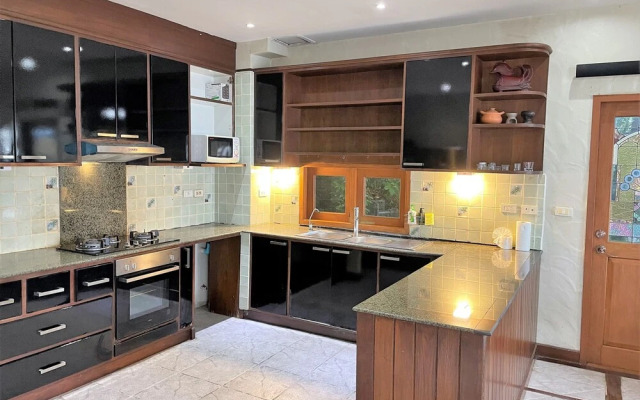 Sea view private pool villa in Patong