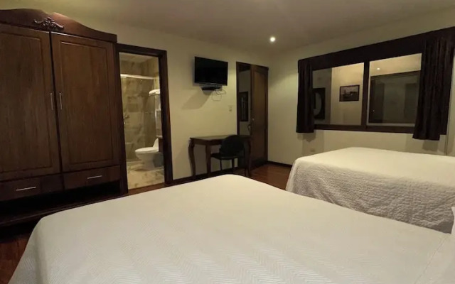 Hotel & Suites El Quijote