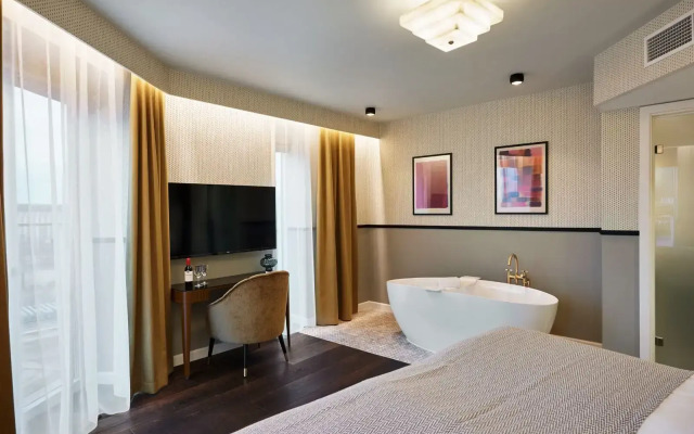 WIDE Hotel