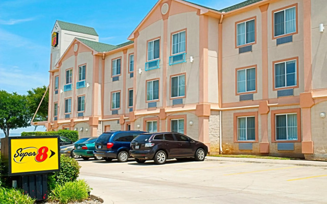 Super 8 by Wyndham Irving/DFW Apt/North