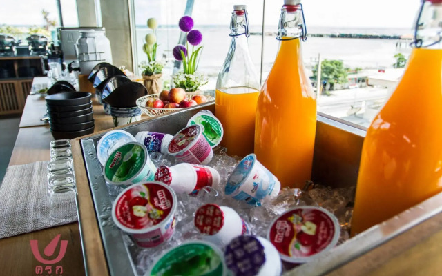 Kroque Boutique & Bistro