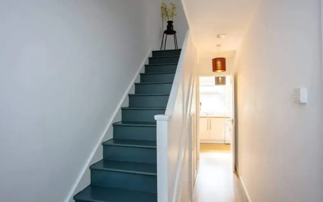 Stylish 4BD House With Private Garden - Stratford