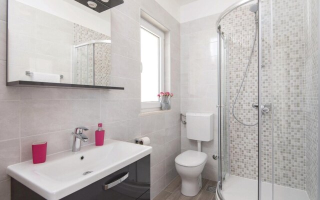 Nice Home in Crnja Luka With Wifi and 4 Bedrooms