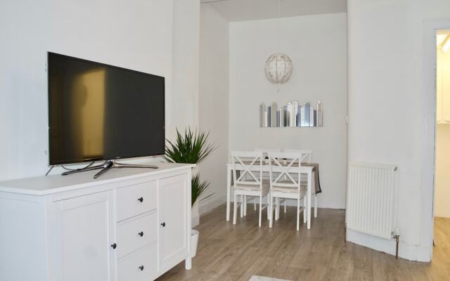 Bright And Modern 1 Bedroom Flat