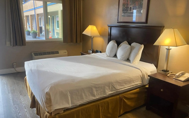 Travelodge by Wyndham Everett City Center