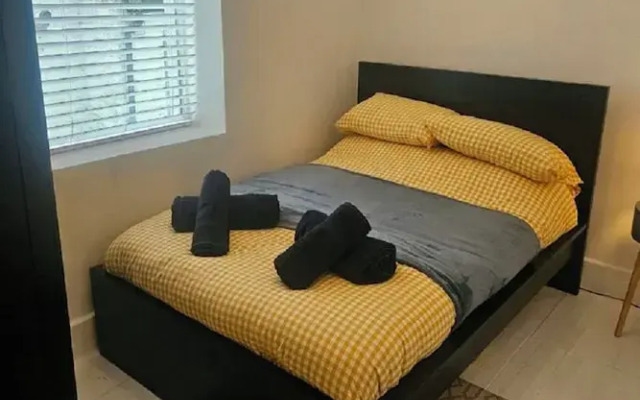 Seaside Haven Coastal Comfort 200m from the Beach