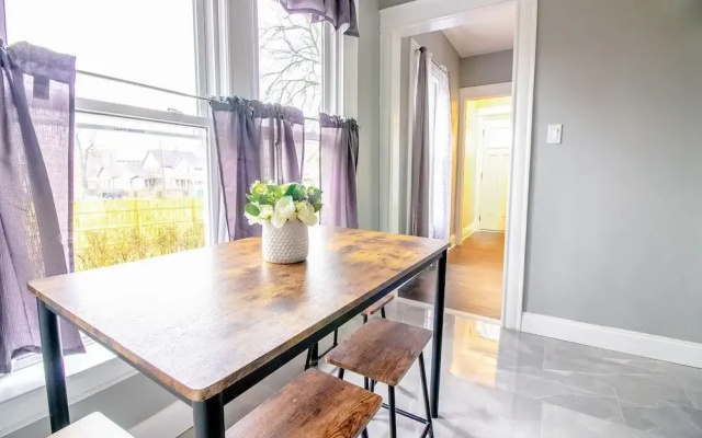 Cozy 1 bedroom Apartment Sleeps 4
