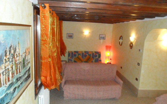 Sunny Venice Apartments