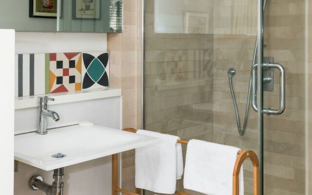 Contemporary 2BR Flat near The Oval