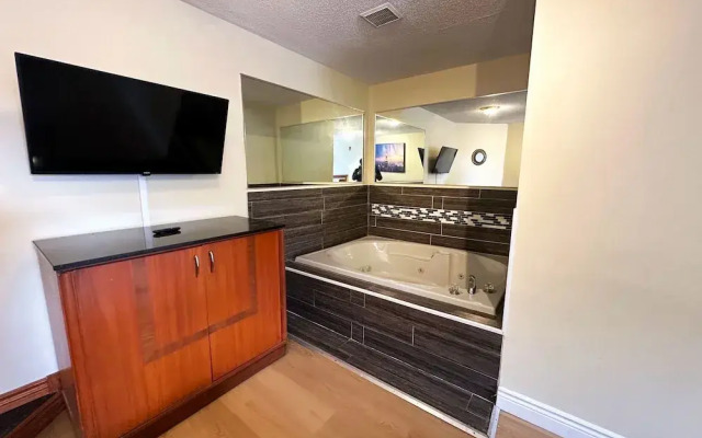 Riviera Inn and Suites 1000 Islands